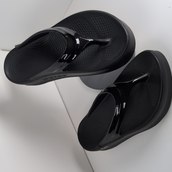oofos Shoes - OOFOS OOmega OOlala US 6